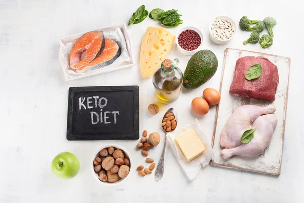 Beyaz Arka Plan Üzerinde Ketogenic Düşük Karbonhidrat Sağlıklı Bir Diyet — Stok fotoğraf