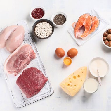 Yüksek proteinli besinleri. Üstten görünüm sağlıklı beslenme kavramı 