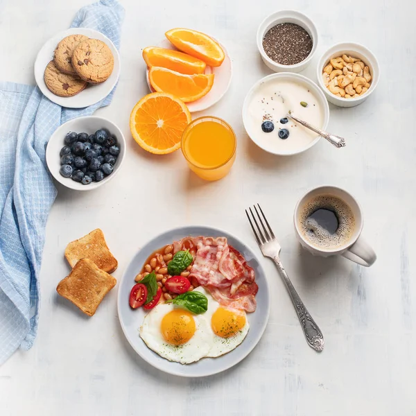 Breakfast Fried Eggs Bacon Orange Juice Yogurt Toasts — Stock Photo, Image