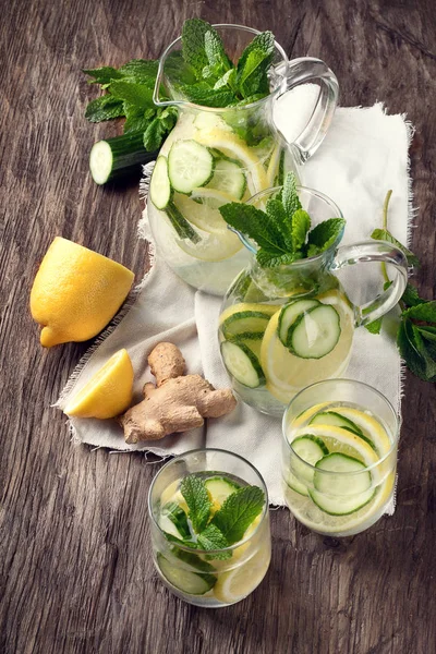 Frische Limonade Mit Zitronen Und Gurkenscheiben — Stockfoto