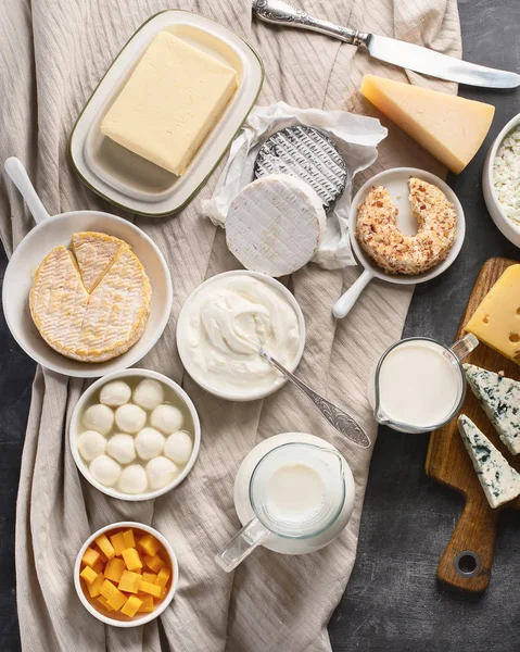 Productos Lácteos Leche Queso Crema Agria Cottage Yogur Mantequilla Sobre —  Fotos de Stock