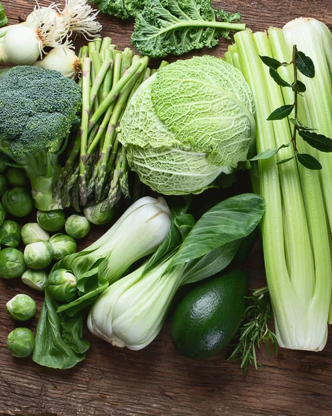 Top View Fresh Seasonal Green Vegetables Wooden Table Kitchen — Stock Photo, Image