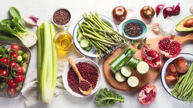 nefis mevsimlik vegan maddeler masa üstü, sağlıklı gıda kavramı üzerinde yemek üstten görünüm