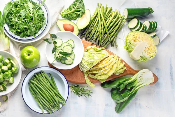 Top View Πράσινα Νόστιμα Λαχανικά Για Υγιεινό Μαγείρεμα Για Χορτοφάγους — Φωτογραφία Αρχείου