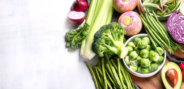 Panoramisch Uitzicht Van Biologische Seizoensgroenten Voor Gezond Koken Tafelblad — Stockfoto