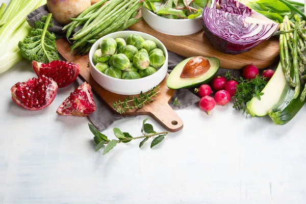 Vista Ángulo Alto Verduras Temporada Para Una Cocina Saludable Mesa — Foto de Stock