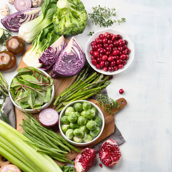 Vista Elevada Verduras Temporada Para Una Cocina Saludable Mesa — Foto de Stock