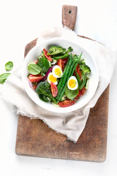 Vista Superior Salada Legumes Gostosos Com Ovos Feijão Verde Brócolis — Fotografia de Stock
