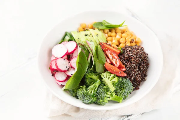 Ensalada Con Quinua Brócoli Tomates Garbanzos Tazón Comida Vegana Saludable —  Fotos de Stock