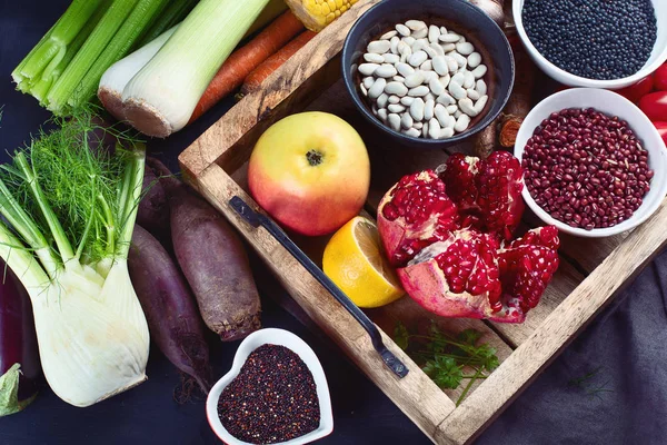 Vue Dessus Des Légumes Frais Des Légumineuses Dans Une Boîte — Photo