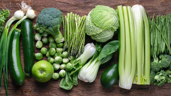 Fresh Green Vegetables Wooden Table Top View — Stock Photo, Image