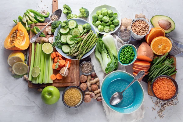 Comida Vegetariana Vegana Fresca Saludable Sobre Fondo Gris Dieta Desintoxicación —  Fotos de Stock