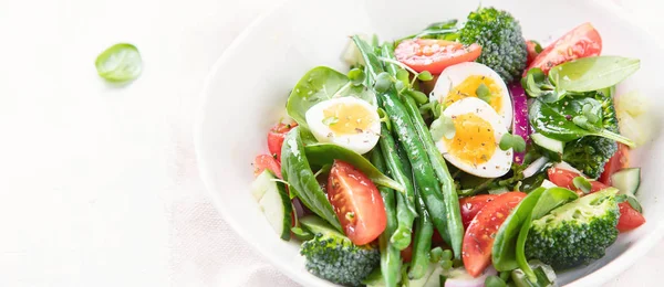 Gemüsesalat Mit Eiern Grünen Bohnen Brokkoli Und Tomaten Ernährungsmenü Gesunde — Stockfoto