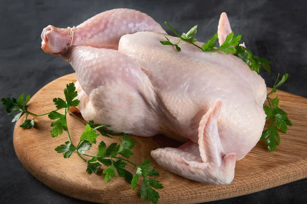 Whole Raw Chicken Seasonings Wooden Cutting Board Black Background — Stock Photo, Image