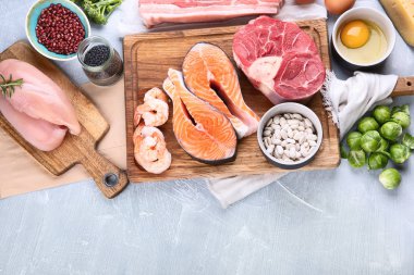 Yüksek proteinli besinleri. Sağlıklı beslenme ve diyet kavramı. Kopya alanı ile Üstten Görünüm