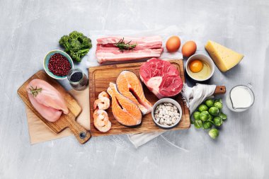 Yüksek proteinli besinleri. Sağlıklı beslenme ve diyet kavramı. Kopya alanı ile Üstten Görünüm