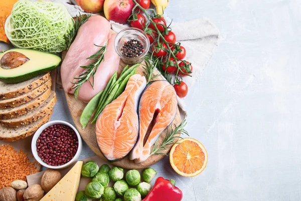 Dengeli beslenme. Sağlıklı yemek ve pişirme kavramı. Kopya alanı ile Üstten Görünüm