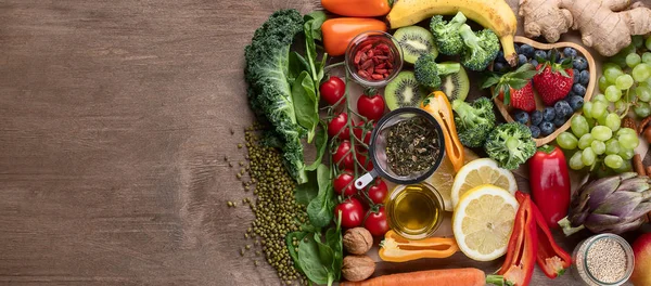 Натуральные продукты, богатые антиоксидантами и витаминами — стоковое фото