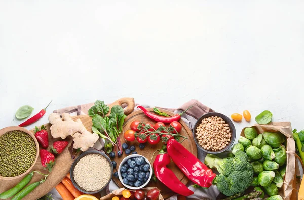 Gezond veganistisch eten. Bovenaanzicht met Kopieer ruimte — Stockfoto