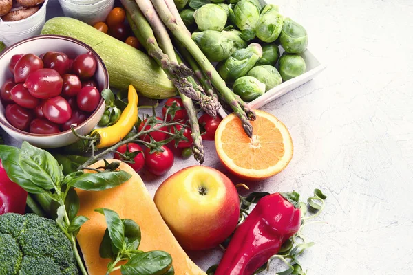 Comida saudável. Legumes e frutas. Alimentos orgânicos e limpos — Fotografia de Stock