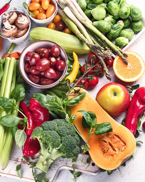 Здоровое питание. Овощи и фрукты — стоковое фото