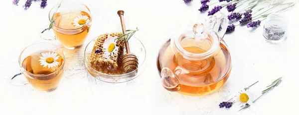 Healthy herbal tea with Lavender and chamomile flowers — Stock Photo, Image