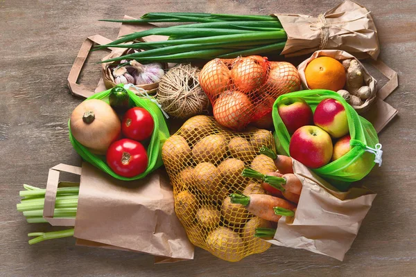Sayuran mentah dalam tas eko — Stok Foto