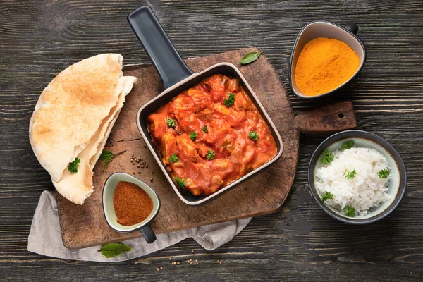 Kip tikka masala. Traditionele Indiase gerechten. — Stockfoto