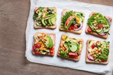 Çeşitli vejetaryen sandviçler.