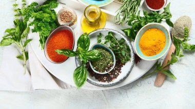 Taze ve kuru otlar ve baharatlar