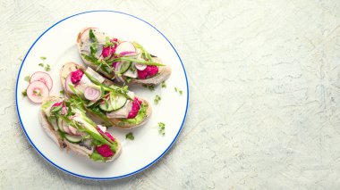 Smorrebrod, geleneksel Danimarka açık yüz sandviçleri.