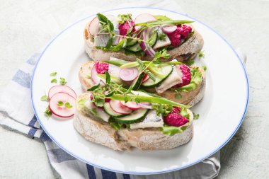 Smorrebrod, geleneksel Danimarka açık yüz sandviçleri.