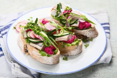 Smorrebrod, geleneksel Danimarka açık yüz sandviçleri.