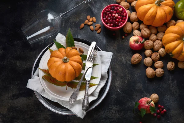 Höstens dukningen med pumpor — Stockfoto