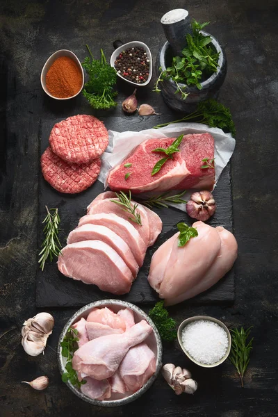 Verschillende soorten rauw vlees — Stockfoto
