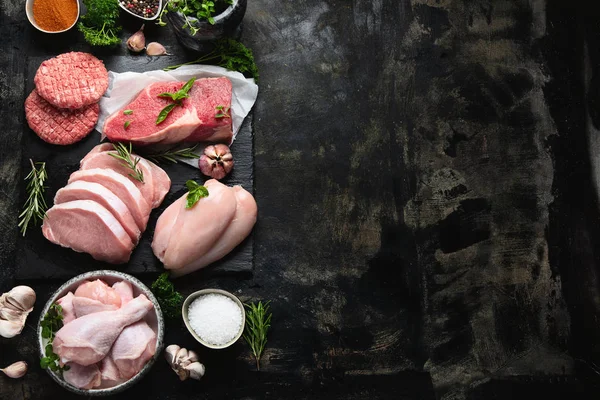 Diferentes tipos de carne crua — Fotografia de Stock