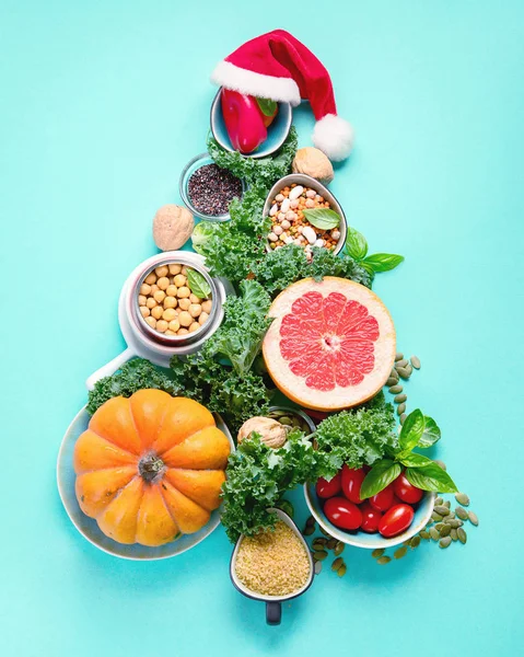 Weihnachtsbaum aus gesunden Lebensmitteln. — Stockfoto