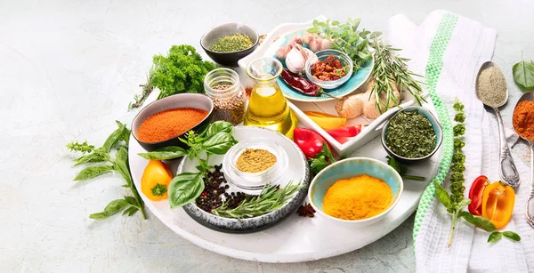 Fresh and dried herbs and spices — Stock Image Fresh and dried herbs and spices Royalty Free Stock Photos