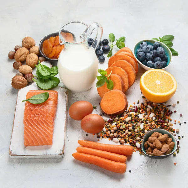 Étel a szem egészségére. Vitaminokat, tápanyagokat tartalmazó élelmiszerek, mi — Stock Fotó