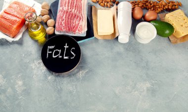 Yağlı yiyecekler. Ana besin grubu, makro besin yağları. Kopyalama alanı olan üst görünüm