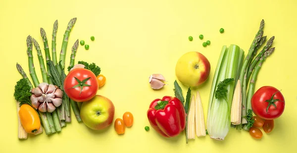 Świeże Owoce Warzywa Żółtym Tle Koncepcja Zdrowego Jedzenia Wegańskie Wegetariańskie — Zdjęcie stockowe