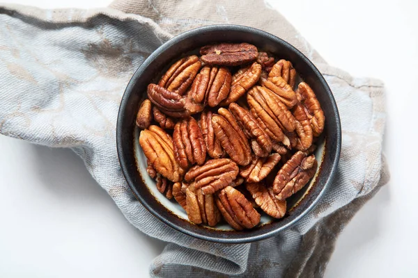 Pecannoten Een Kom Bovenaanzicht Met Kopieerruimte — Stockfoto