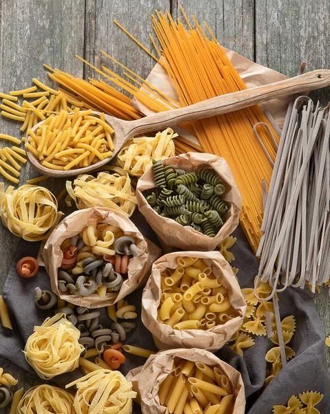 Diverso Tipo Pasta Fondo Rustico Legno Dieta Concetto Cibo — Foto Stock