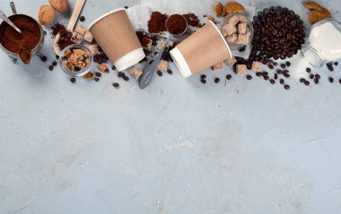 Fotokopi alanı olan kahve arka planı. Üst manzara, düz uzanma