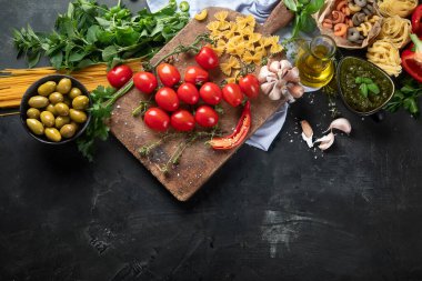 Makarnalı İtalyan yemeği. Sağlıklı beslenme. Kopyalama alanı olan üst görünüm