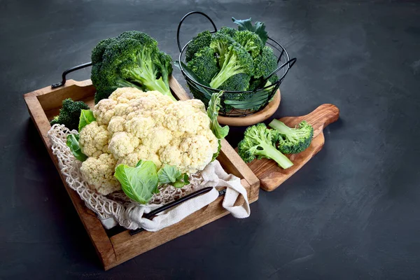 Raw Cauliflower Broccoli Wooden Box Gray Background Delicious Fresh Vegetables — Stock Photo, Image