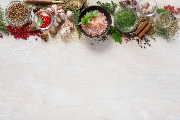 Verschillende Kruiden Specerijen Bovenaanzicht Vlak Met Kopieerruimte — Stockfoto