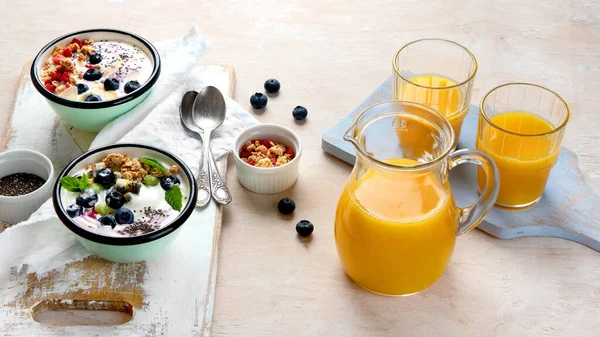 Joghurt Frühstücksschalen Mit Müsli Und Früchten Konzept Des Gesunden Frühstücks — Stockfoto