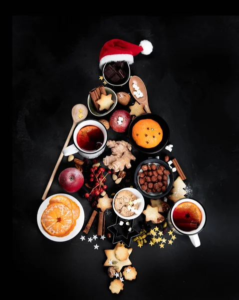Kerstboom Gemaakt Van Vakantievoedsel Zwarte Achtergrond Bovenaanzicht Vlak Met Kopieerruimte — Stockfoto