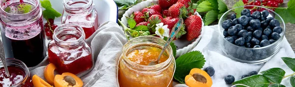 Surtido Mermeladas Caseras Frascos Vidrio Bayas Temporada Frutas Panorama Estandarte —  Fotos de Stock